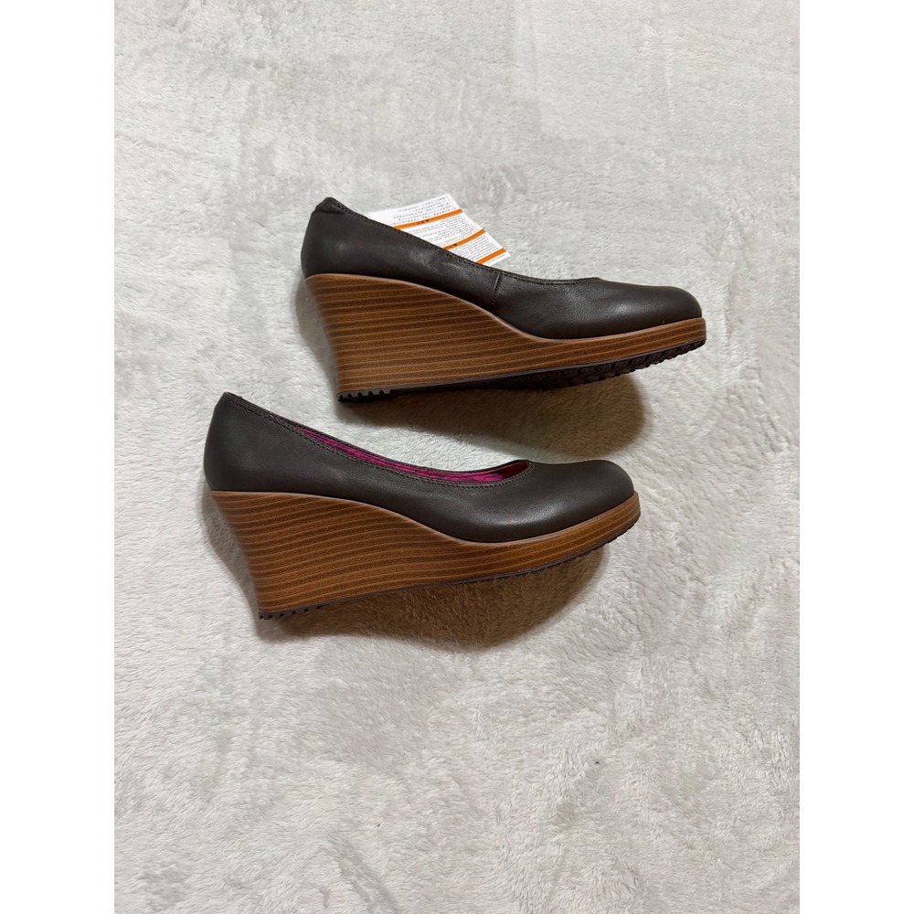 Crocs A-Leigh Closed Toe Wedge Pumps Espresso Walnut Brown Leather 14700-23B